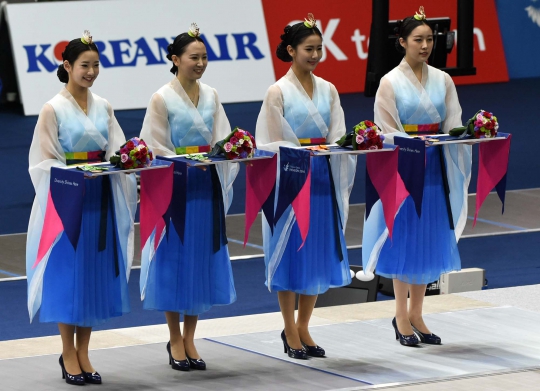 Pesona para gadis pengantar medali di Asian Games 2014