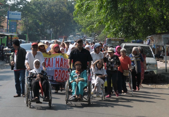 Tolak rumah digusur, pensiunan PJKA geruduk Stasiun Manggarai