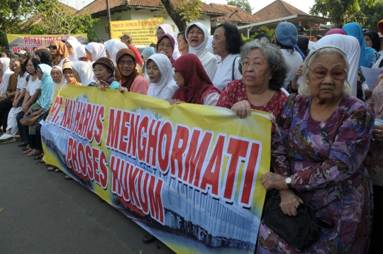 Tolak rumah digusur, pensiunan PJKA geruduk Stasiun Manggarai