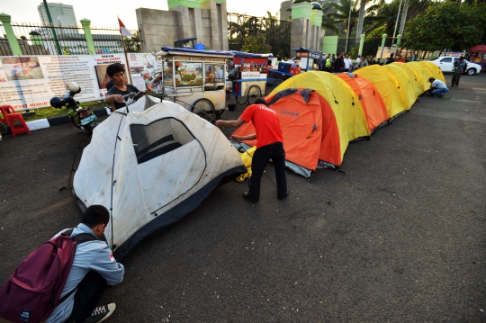 Tolak Pilkada via DPRD, aktivis gelar tenda di depan DPR