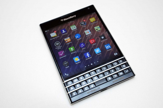 BlackBerry Passport berbekal RAM 3GB resmi meluncur