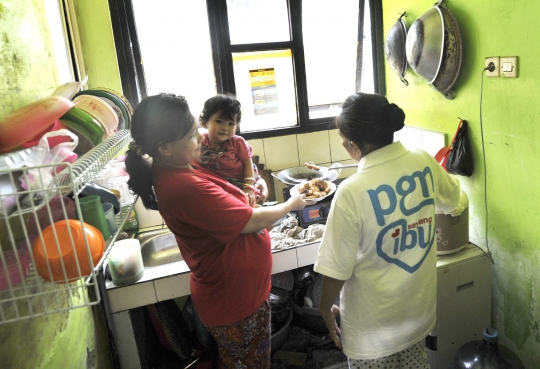 Warga Rusunawa Marunda mulai gunakan gas PGN untuk masak