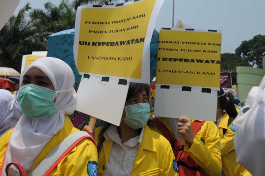 Aksi demo perawat tuntut pengesahan RUU Keperawatan di DPR