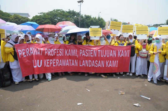Aksi demo perawat tuntut pengesahan RUU Keperawatan di DPR