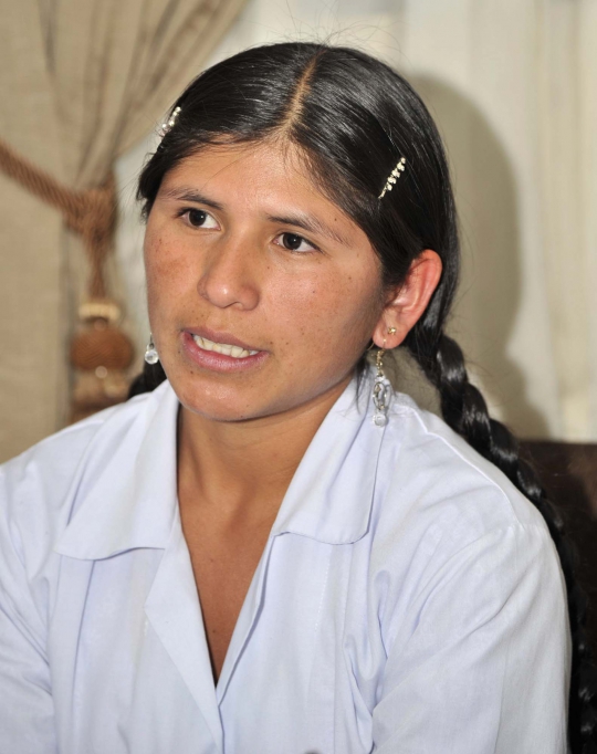Kisah Nancy, dokter pertama di Bolivia dari suku pedalaman