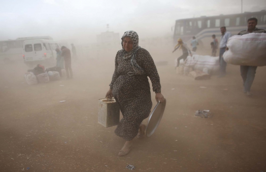 Derita warga Suriah terjebak badai pasir saat mengungsi ke Turki
