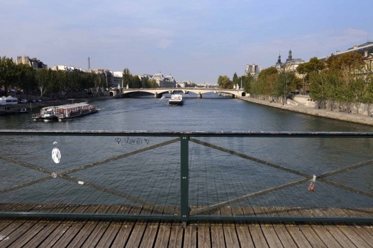 Mitos keabadian cinta di kota romantis Paris 'berakhir'