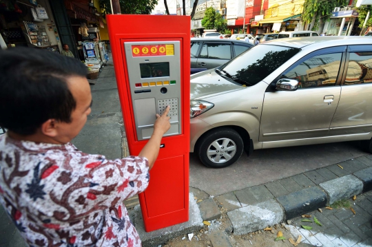 Mesin parkir meter mulai dioperasikan di Jalan Sabang