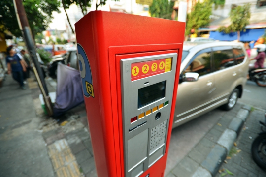 Mesin parkir meter mulai dioperasikan di Jalan Sabang