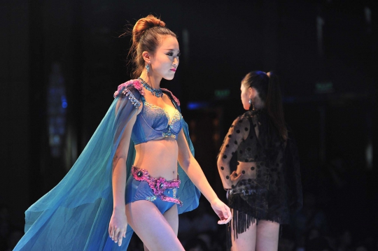 Seksinya para gadis China bersaing di kontes payudara terindah