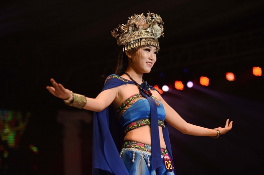 Seksinya para gadis China bersaing di kontes payudara terindah