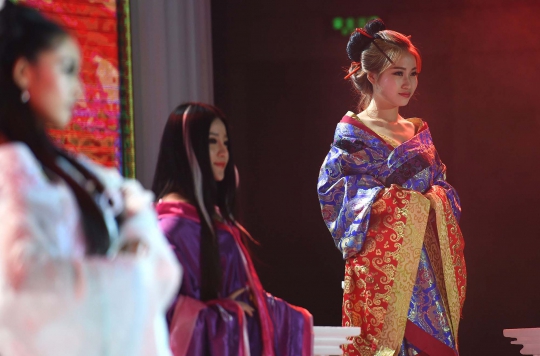 Seksinya para gadis China bersaing di kontes payudara terindah