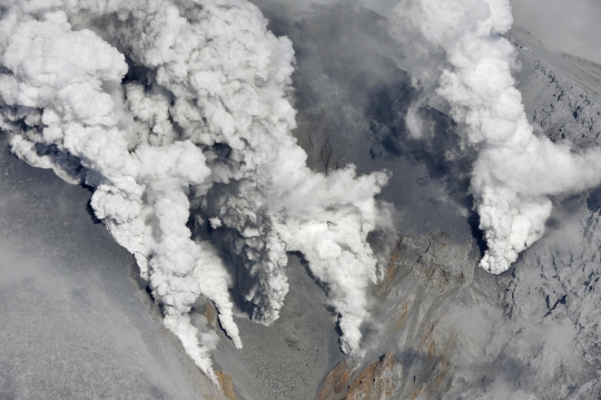 Gunung Ontake meletus dahsyat di Jepang