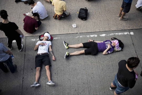 Kelelahan demo, ribuan pelajar Hong Kong tidur di jalan