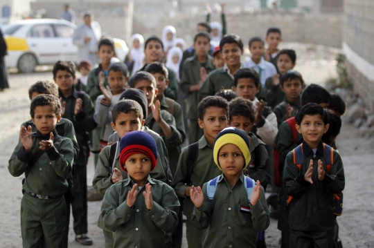 Sekolah dikuasai pemberontak, siswa SD di Yaman belajar di luar