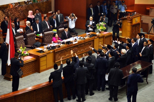 Suasana kericuhan saat rapat pemilihan pimpinan DPR