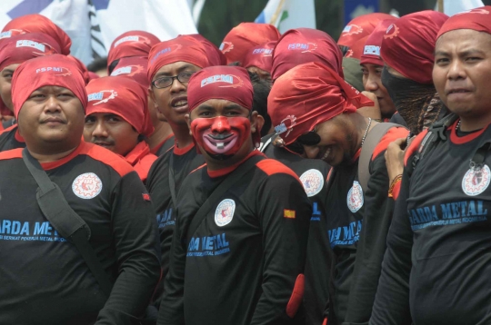 Ribuan buruh geruduk Istana tuntut kenaikan upah 30 persen