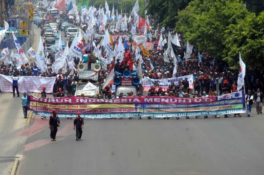Ribuan buruh geruduk Istana tuntut kenaikan upah 30 persen