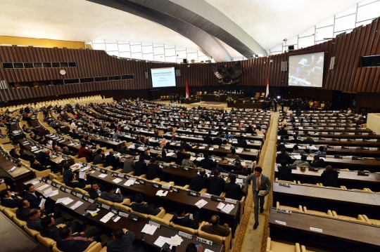 Sidang paripurna pembentukan fraksi MPR RI periode 2014-2019