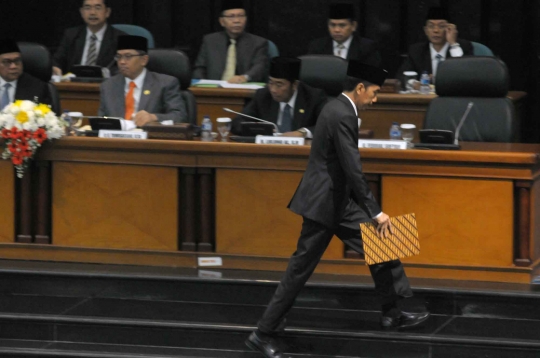 Sidang pengunduran diri Jokowi dari Gubernur DKI