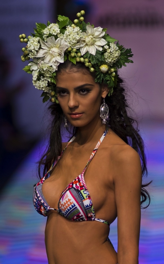 Aksi hot model cantik berbikini di Meksiko Fashion Week
