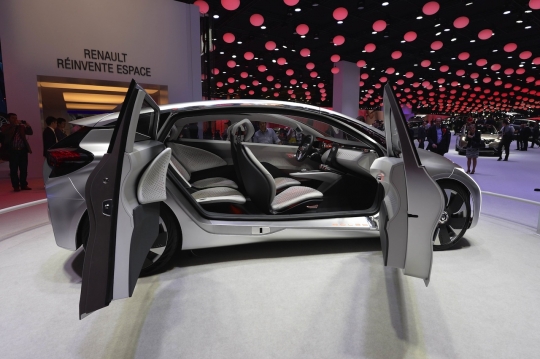 Deretan mobil mewah bertengger di Paris Auto Show 2014