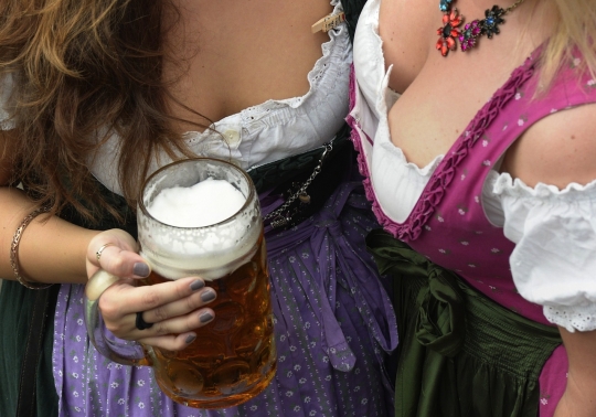 Bermabuk-mabukan di Festival Bir Oktoberfest
