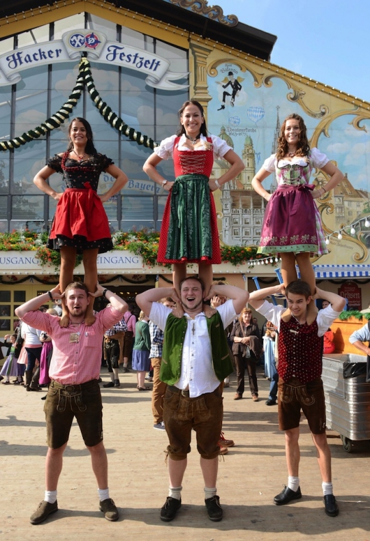 Bermabuk-mabukan di Festival Bir Oktoberfest