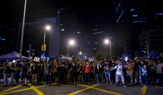 Aksi Joshua Wong pimpin demo ribuan pelajar Hong Kong