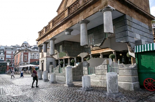 Mengunjungi keajaiban rumah melayang di London