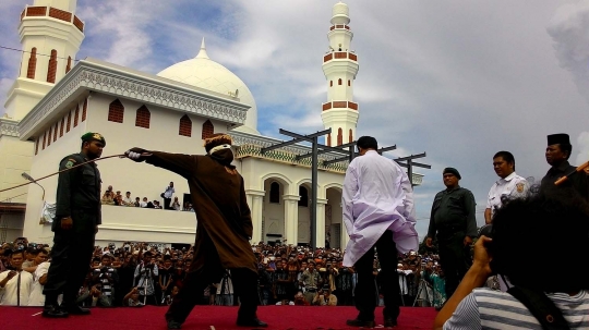 Ini 4 penjudi yang dieksekusi cambuk oleh Pemkot Banda Aceh