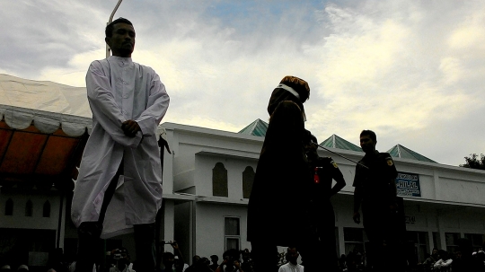 Ini 4 penjudi yang dieksekusi cambuk oleh Pemkot Banda Aceh