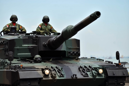 Tank Leopard ikut geladi resik HUT TNI di Markas Koarmatim