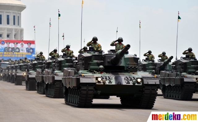 Foto Tank Leopard ikut geladi resik HUT  TNI di Markas 