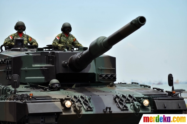 Foto : Tank Leopard ikut geladi resik HUT TNI di Markas 