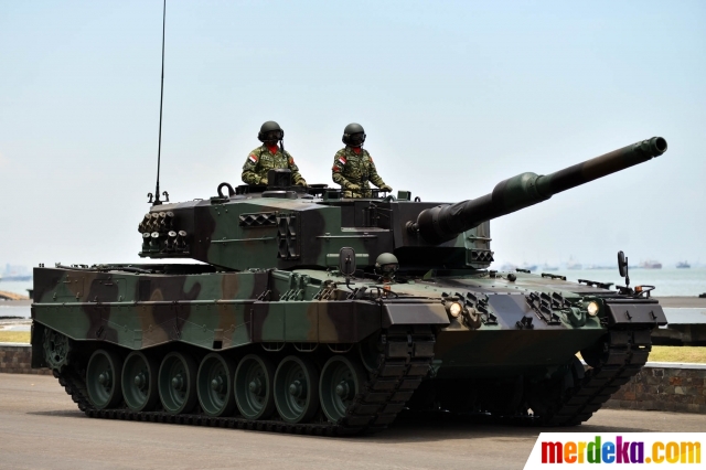 Foto : Tank Leopard ikut geladi resik HUT TNI di Markas 