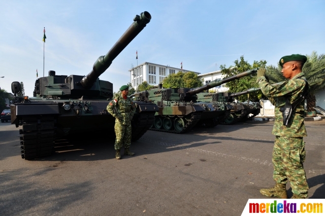 Foto : Tank Leopard ikut geladi resik HUT TNI di Markas 