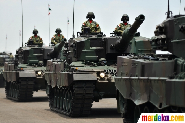 Foto : Tank Leopard ikut geladi resik HUT TNI di Markas 
