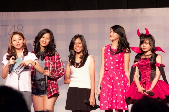 Melihat serunya JKT48 Gingham Check Handshake Festival