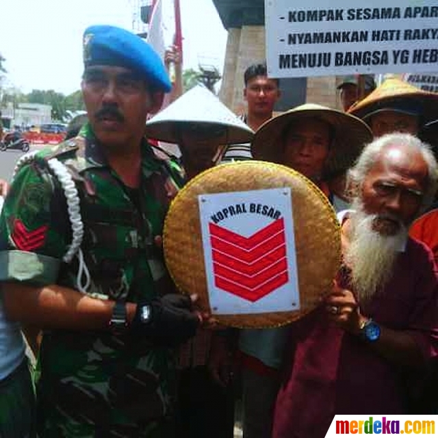 Foto Aksi Kopral Subagyo Jalan Jongkok Sejauh 1 Kilometer Di Solo