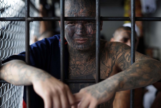 Mengintip kegiatan anggota gangster El Salvador di balik penjara