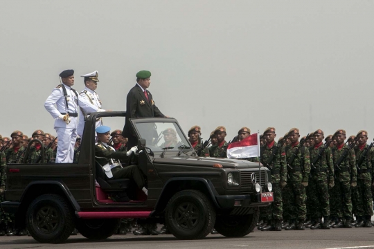 Atraksi pasukan & kendaraan tempur meriahkan HUT TNI di Surabaya