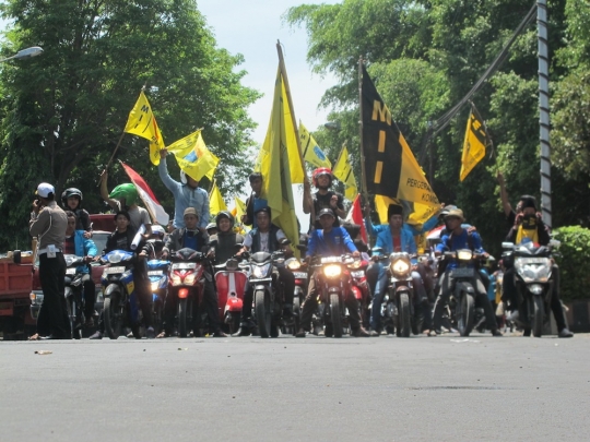 Demo tolak UU Pilkada di Kediri, mahasiswa dan polisi bentrok