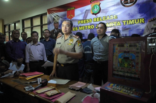 Polres Jaktim rilis barang bukti kasus pencurian dan kekerasan