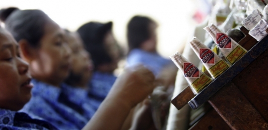 Produsen rokok popular di Kediri pensiunkan ribuan pekerjanya