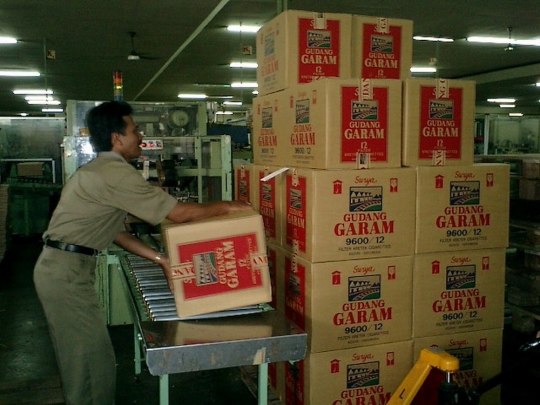 Produsen rokok popular di Kediri pensiunkan ribuan pekerjanya