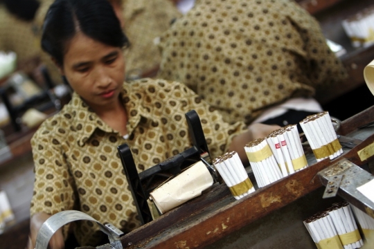 Produsen rokok popular di Kediri pensiunkan ribuan pekerjanya