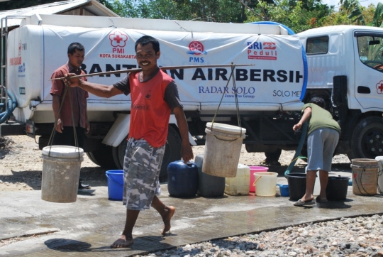 PMI bantu 18 truk tangki air bersih untuk kekeringan di Jateng