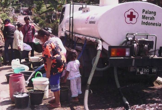 PMI bantu 18 truk tangki air bersih untuk kekeringan di Jateng