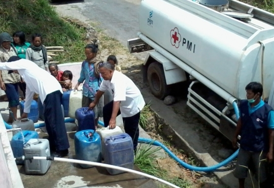 PMI bantu 18 truk tangki air bersih untuk kekeringan di Jateng